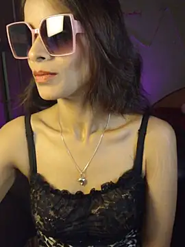royeoy22 online show from May 26, 2026, 7:48 am