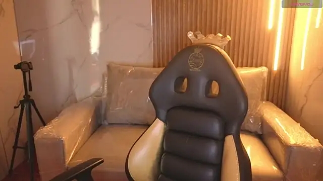  Charlotte Collins  online show from December 2, 2025, 2:56 pm