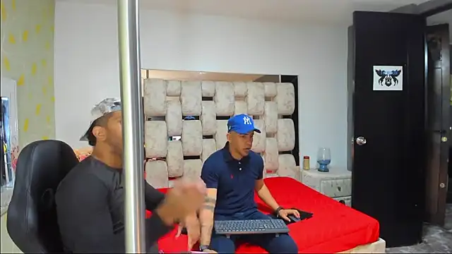 AngelAndChris online show from September 10, 2025, 12:16 pm