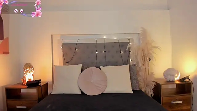 Snapshot of lea_walkerr chatting on February 2, 2026, 7:34 pm lea walkerr online show from February 2, 2026, 7:34 pm