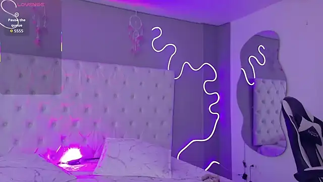 Emma visconti online show from December 17, 2025, 4:57 pm