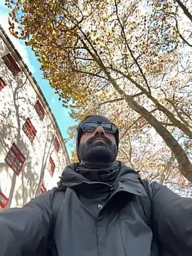 Moan King online show from November 8, 2025, 12:16 pm