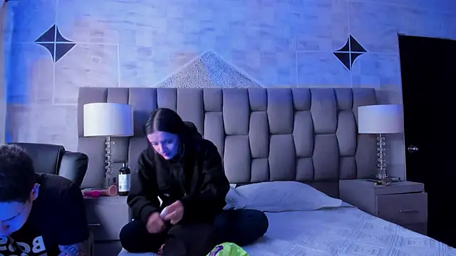 markAndPhilip online show from November 15, 2025, 12:34 pm