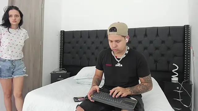 markAndPhilip online show from December 3, 2025, 10:24 am