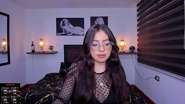 Snapshot of Barbara_Jonesss_4 chatting on October 2, 2025, 7:32 pm Barbara Jonesss 4 online show from October 2, 2025, 7:32 pm