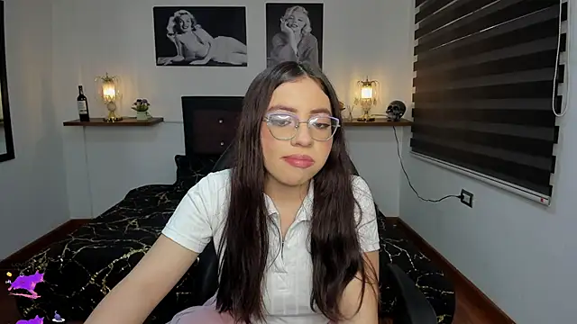 Snapshot of Barbara_Jonesss_4 chatting on October 4, 2025, 7:12 pm Barbara Jonesss 4 online show from October 4, 2025, 7:12 pm