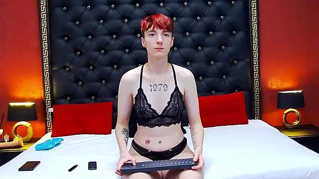 Luna Devil  online show from November 5, 2025, 6:30 pm