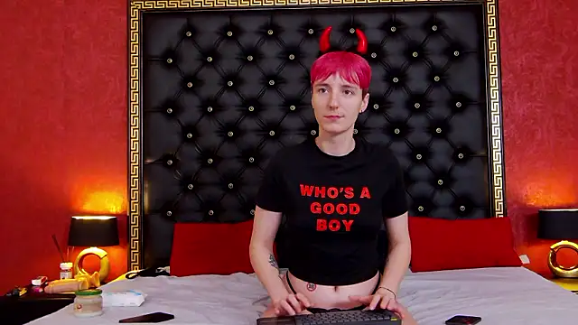 Snapshot of Luna_Devil_ chatting on February 12, 2026, 8:37 pm Luna Devil online show from February 12, 2026, 8:37 pm