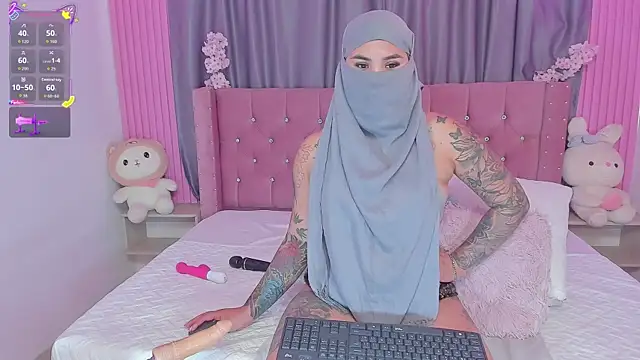 Nayla-Mouna online show from November 24, 2025, 7:46 pm