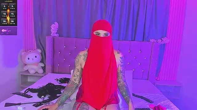 Snapshot of Nayla-Mouna chatting on June 2, 2026, 7:43 am Nayla-Mouna online show from June 2, 2026, 7:43 am