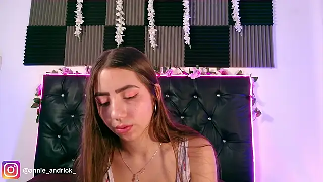  leda swan  online show from March 12, 2026, 1:17 pm