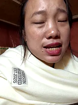 liu-liusexy online show from November 9, 2025, 3:38 am