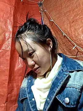 liu-liusexy online show from November 10, 2025, 5:06 am