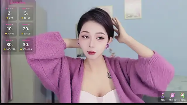 Snapshot of Sue101010 chatting on December 1, 2025, 12:26 am Sue101010 online show from December 1, 2025, 12:26 am