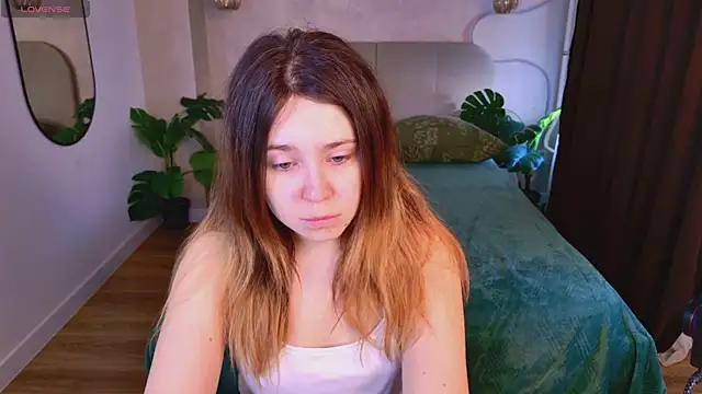 Lina Glow online show from April 2, 2026, 6:33 am