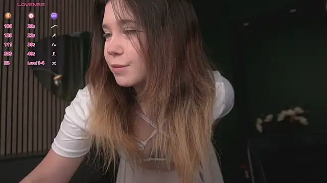 Lina Glow online show from June 5, 2026, 6:42 am