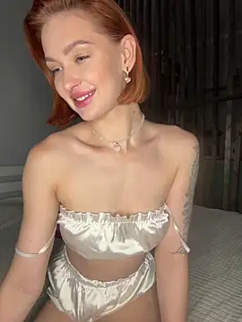 Snapshot of LittleFox___ chatting on May 23, 2026, 6:18 am LittleFox online show from May 23, 2026, 6:18 am