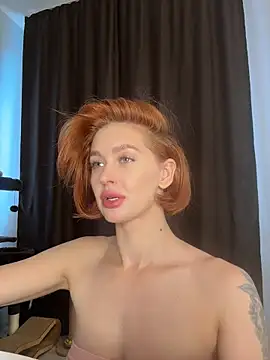 Snapshot of LittleFox___ chatting on May 27, 2026, 6:32 am LittleFox online show from May 27, 2026, 6:32 am