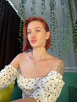 Snapshot of LittleFox___ chatting on June 5, 2026, 6:42 am LittleFox online show from June 5, 2026, 6:42 am