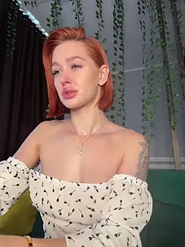 Snapshot of LittleFox___ chatting on June 6, 2026, 6:07 am LittleFox online show from June 6, 2026, 6:07 am