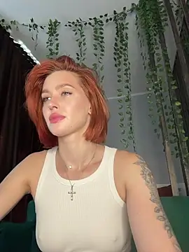 Snapshot of LittleFox___ chatting on July 1, 2026, 5:53 am LittleFox online show from July 1, 2026, 5:53 am