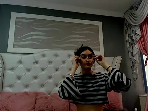 naomi cooper   online show from October 16, 2025, 1:45 pm