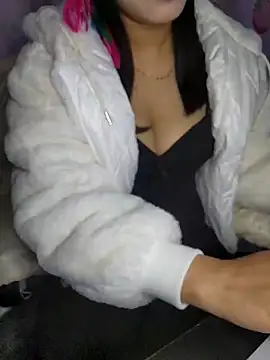 Suzen7389 online show from December 19, 2025, 3:30 pm