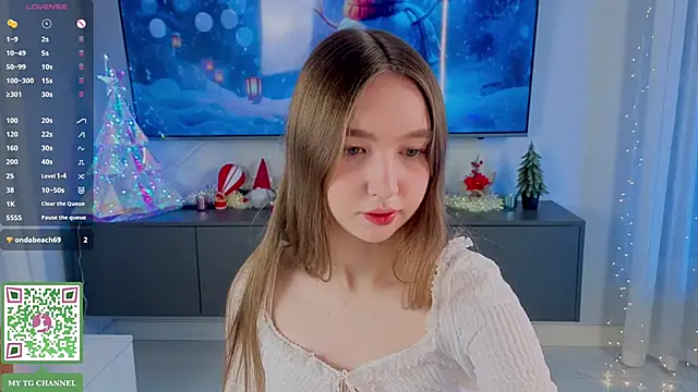 ElfredaTupy online show from February 5, 2026, 7:29 pm