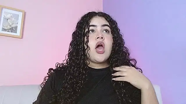 lourdes moon22 online show from October 15, 2025, 1:55 pm