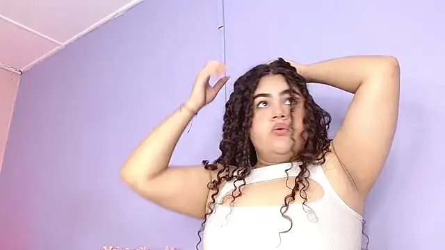 lourdes moon22 online show from October 18, 2025, 1:34 pm