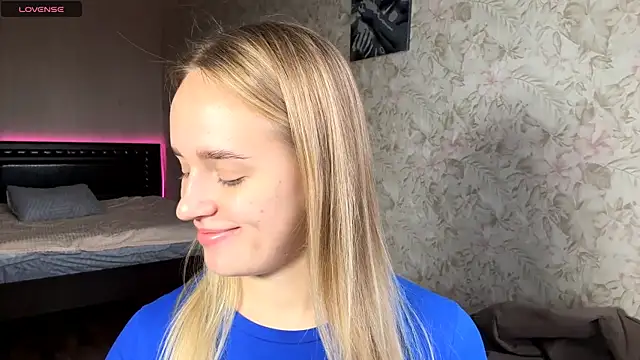 ElisabetLorney online show from November 13, 2025, 8:13 am