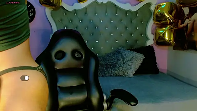 Honey Moontsts online show from March 17, 2026, 12:19 pm