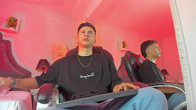 liaamsmiith  online show from January 10, 2026, 12:07 pm