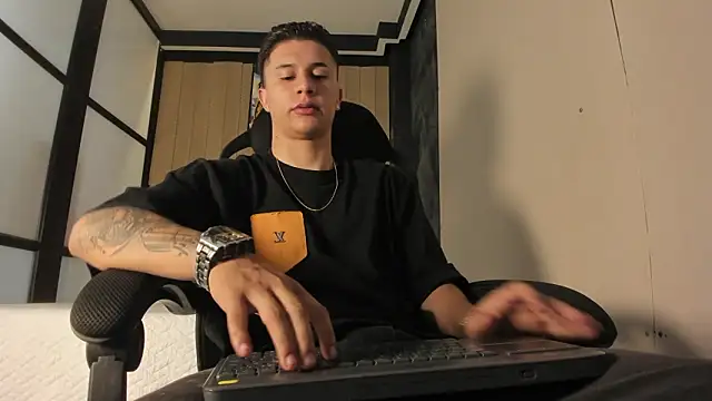 liaamsmiith  online show from March 9, 2026, 12:09 pm