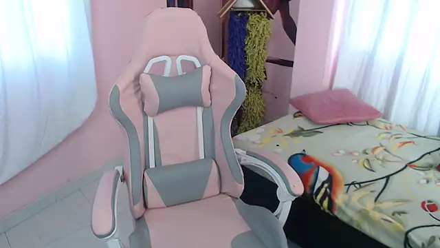 Snapshot of Zulema_R1 chatting on February 1, 2026, 12:59 pm Zulema R1 online show from February 1, 2026, 12:59 pm