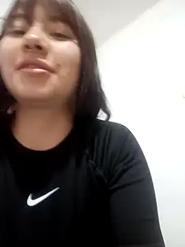 Snapshot of Zulema_R1 chatting on May 8, 2026, 9:42 pm Zulema R1 online show from May 8, 2026, 9:42 pm