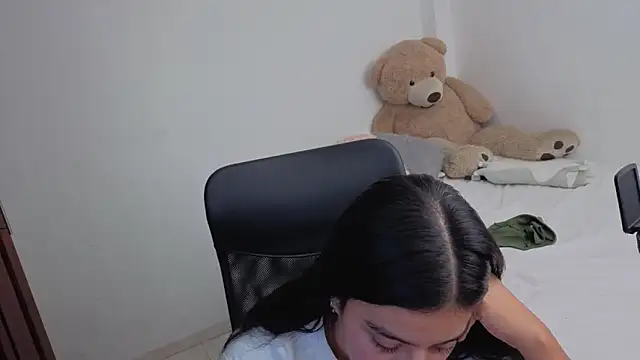 valerihouse online show from April 15, 2026, 1:12 am