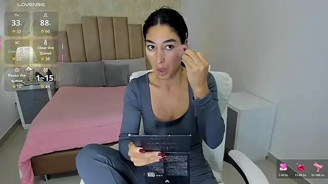 Scarlett 12 online show from March 3, 2026, 10:54 am