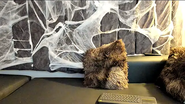 Snapshot of Rowan_Mills chatting on October 16, 2025, 8:10 pm Rowan Mills online show from October 16, 2025, 8:10 pm