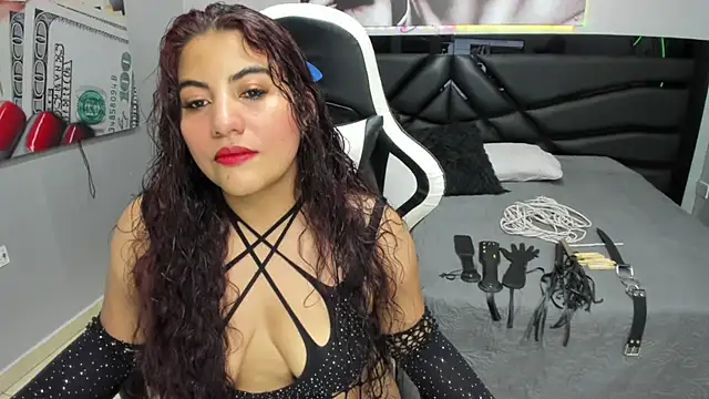 Sara Bdsm  online show from October 16, 2025, 1:45 pm