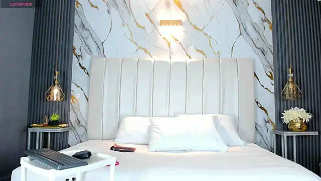 AariaLove online show from November 14, 2025, 5:11 pm