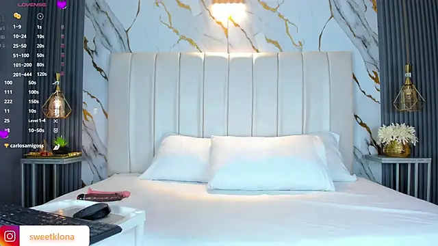 AariaLove online show from November 20, 2025, 5:56 pm