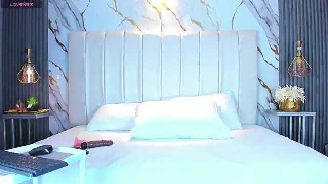 AariaLove online show from November 21, 2025, 5:00 pm