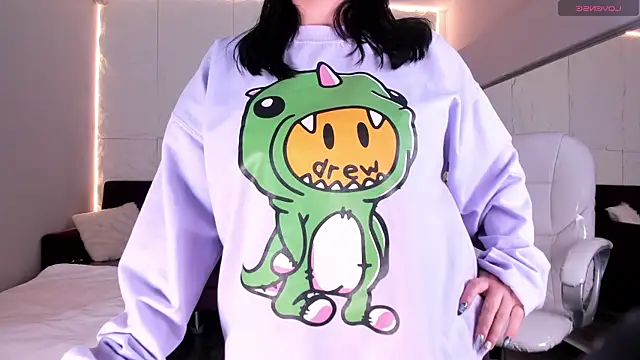 AariaLove online show from December 1, 2025, 10:37 pm