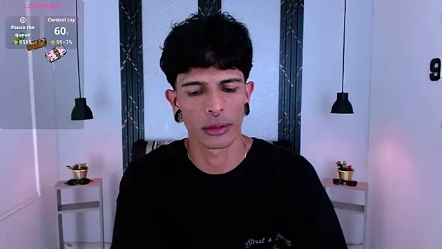 Snapshot of Franvill_Trato chatting on June 2, 2026, 7:38 pm Franvill Trato online show from June 2, 2026, 7:38 pm