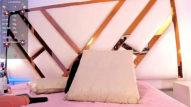 Niicolle Evanss online show from March 30, 2026, 7:48 pm