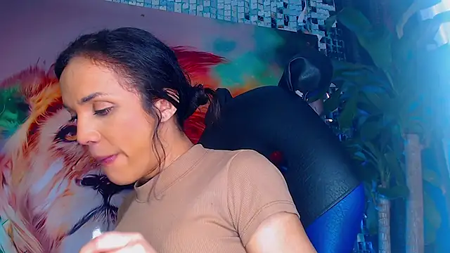 Snapshot of Cristal_Gem1 chatting on December 2, 2025, 12:32 pm Cristal Gem1 online show from December 2, 2025, 12:32 pm