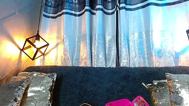 Snapshot of Cristal_Gem1 chatting on February 6, 2026, 4:28 am Cristal Gem1 online show from February 6, 2026, 4:28 am