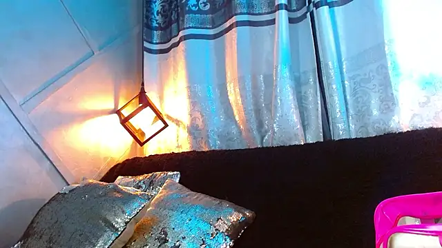 Snapshot of Cristal_Gem1 chatting on February 12, 2026, 12:22 pm Cristal Gem1 online show from February 12, 2026, 12:22 pm