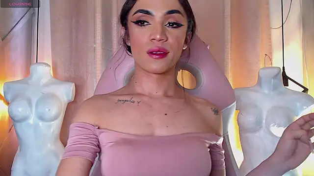 Cristal Gem1 online show from April 16, 2026, 9:39 pm